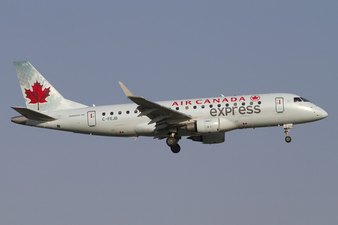 Air Canada Express (Sky Regional) Embraer ERJ-175SU (ERJ-170-200SU) (C-FEJB) at  Montreal - Pierre Elliott Trudeau International (Dorval), Canada