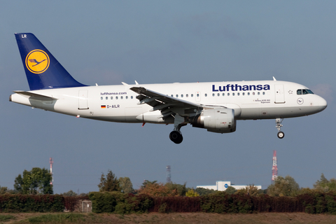 Lufthansa Airbus A319-114 (D-AILR) at  Bremen, Germany