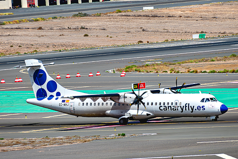 Canaryfly ATR 72-500 (EC-MHJ) at  Gran Canaria, Spain