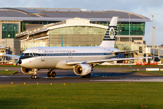 Aer Lingus Airbus A320-214 (EI-DVM) at  Dublin, Ireland