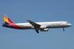 Asiana Airlines Airbus A321-231 (HL7731) at  Manila - Ninoy Aquino International, Philippines