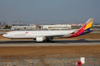 Asiana Airlines Airbus A330-323E (HL8259) at  Istanbul - Ataturk, Turkey
