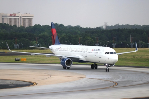 Delta Air Lines Airbus A321-211 (N302DN) at  Atlanta - Hartsfield-Jackson International, United States