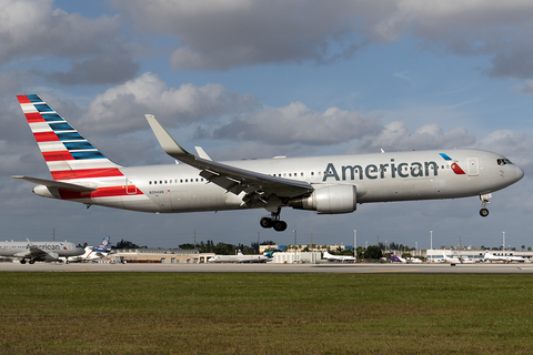 American Airlines Boeing 767-323(ER) (N394AN) at  Miami - International, United States