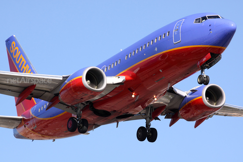 Southwest Airlines Boeing 737-7H4 (N424WN) at  Los Angeles - International, United States