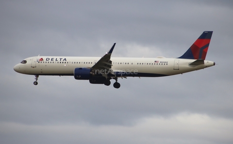Delta Air Lines Airbus A321-271NX (N504DZ) at  Orlando - International (McCoy), United States