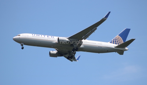 United Airlines Boeing 767-322(ER) (N644UA) at  Chicago - O'Hare International, United States