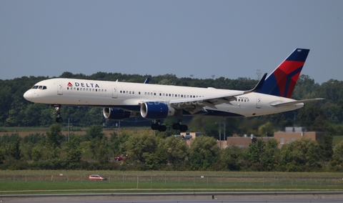 Delta Air Lines Boeing 757-232 (N687DL) at  Atlanta - Hartsfield-Jackson International, United States