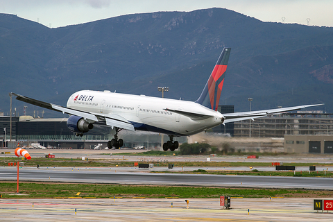 Delta Air Lines Boeing 767-432(ER) (N835MH) at  Barcelona - El Prat, Spain