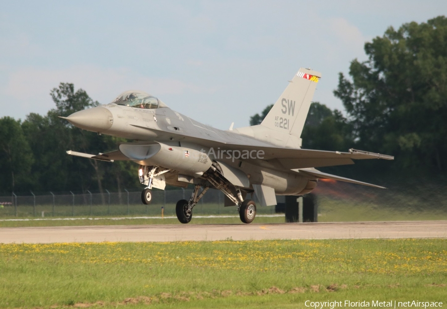 United States Air Force General Dynamics F-16CM Fighting Falcon (00-0221) | Photo 303856