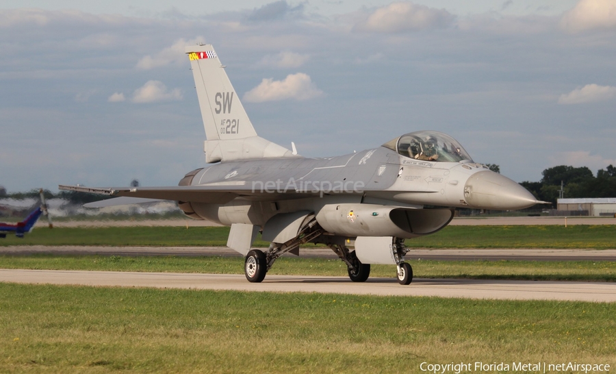 United States Air Force General Dynamics F-16CM Fighting Falcon (00-0221) | Photo 430710