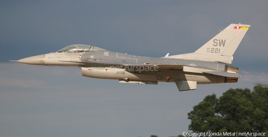 United States Air Force General Dynamics F-16CM Fighting Falcon (00-0221) | Photo 430711