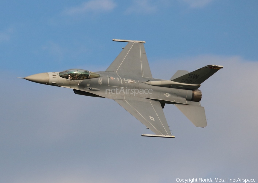 United States Air Force General Dynamics F-16CM Fighting Falcon (00-0221) | Photo 430713