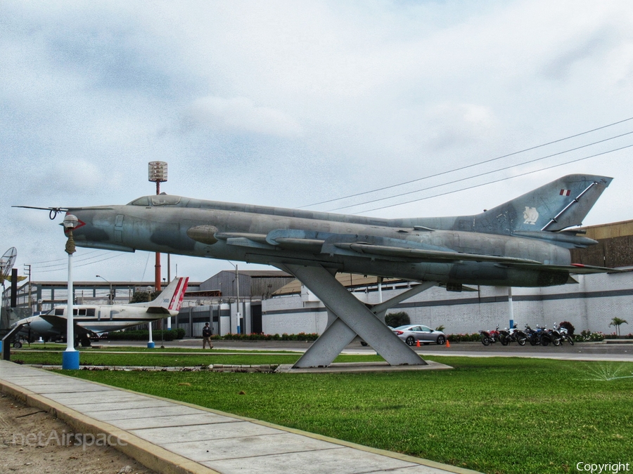 Peruvian Air Force (Fuerza Aerea del Peru) Sukhoi Su-22UM-3K Fitter-G (005) | Photo 359164