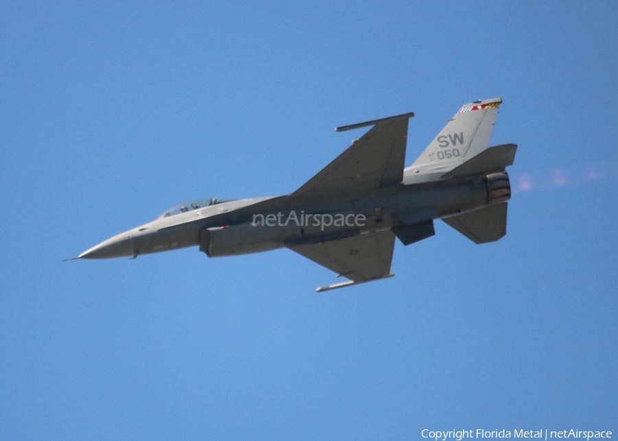 United States Air Force General Dynamics F-16CJ Fighting Falcon (01-7050) | Photo 430738