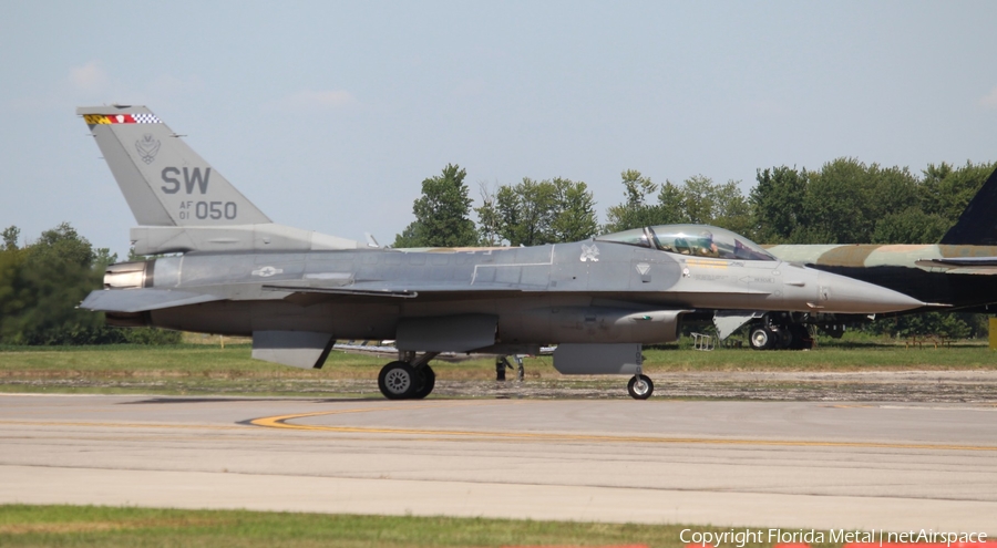 United States Air Force General Dynamics F-16CJ Fighting Falcon (01-7050) | Photo 369715