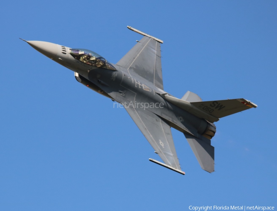 United States Air Force General Dynamics F-16CJ Fighting Falcon (01-7050) | Photo 327036