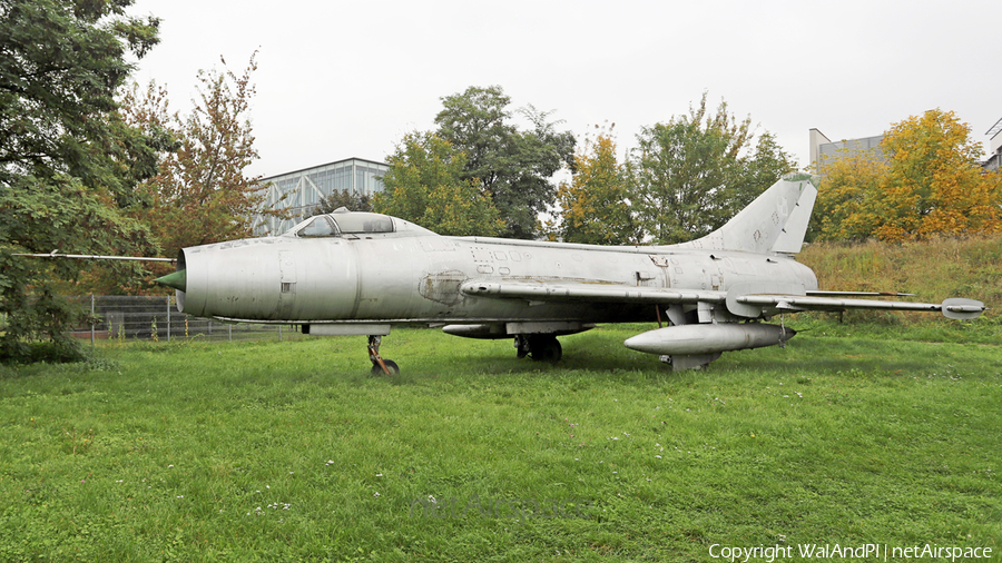 Polish Air Force (Siły Powietrzne) Sukhoi Su-7BM Fitter-A (01) | Photo 546694