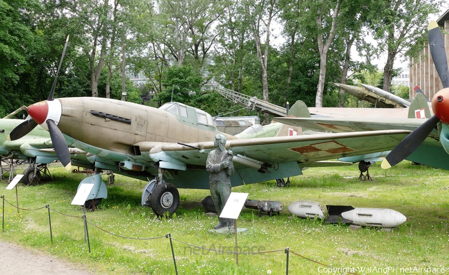 Polish Air Force (Siły Powietrzne) Ilyushin (Avia) B-33 (011) | Photo 450820