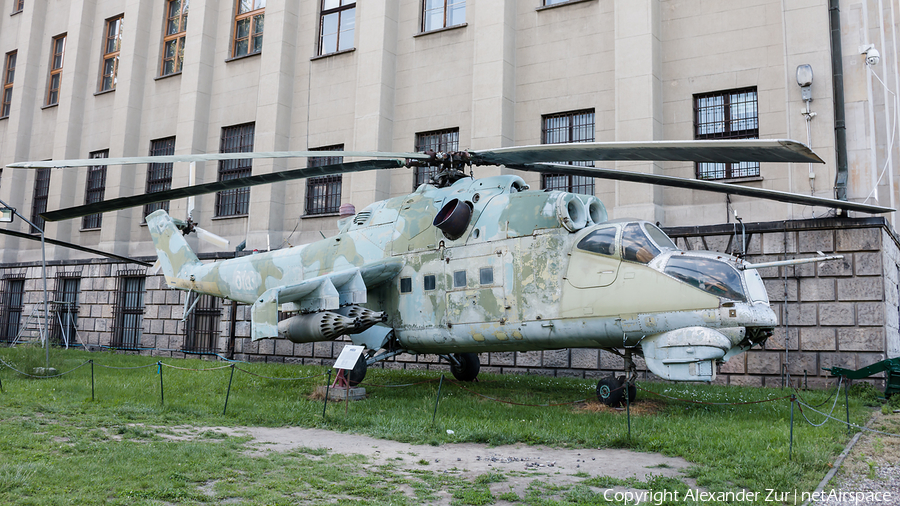 Polish Air Force (Siły Powietrzne) Mil Mi-24D Hind-D (013) | Photo 326930