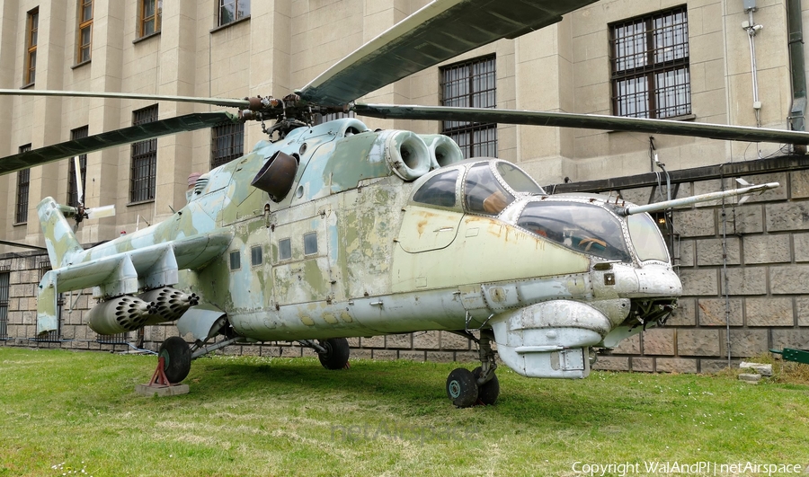 Polish Air Force (Siły Powietrzne) Mil Mi-24D Hind-D (013) | Photo 450818