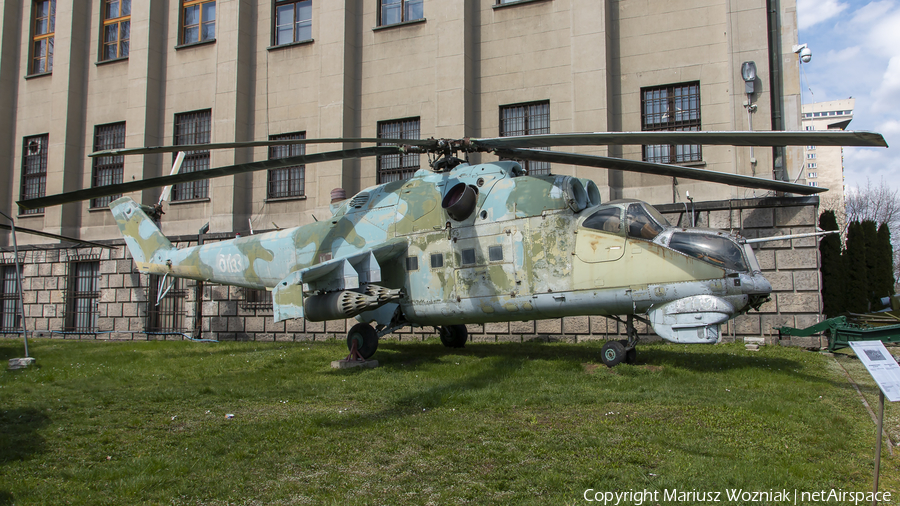 Polish Air Force (Siły Powietrzne) Mil Mi-24D Hind-D (013) | Photo 672534