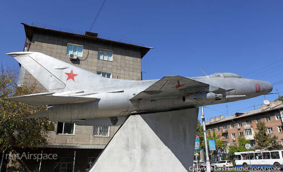 Soviet Union Air Force Mikoyan-Gurevich MiG-21F-13 Fishbed-C (01 RED) | Photo 87273
