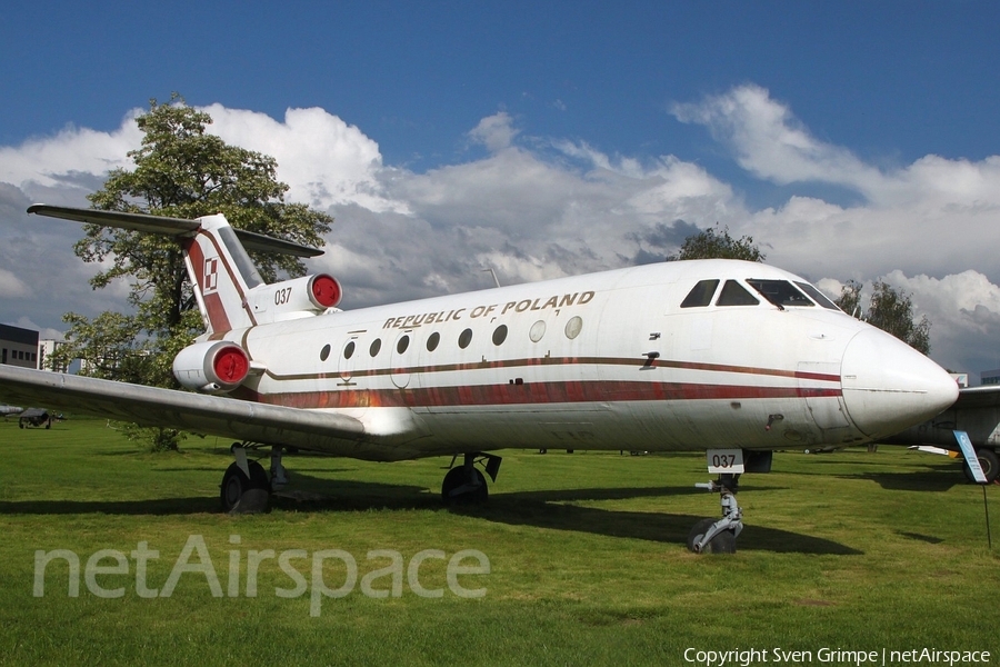 Polish Air Force (Siły Powietrzne) Yakovlev Yak-40 (037) | Photo 357138