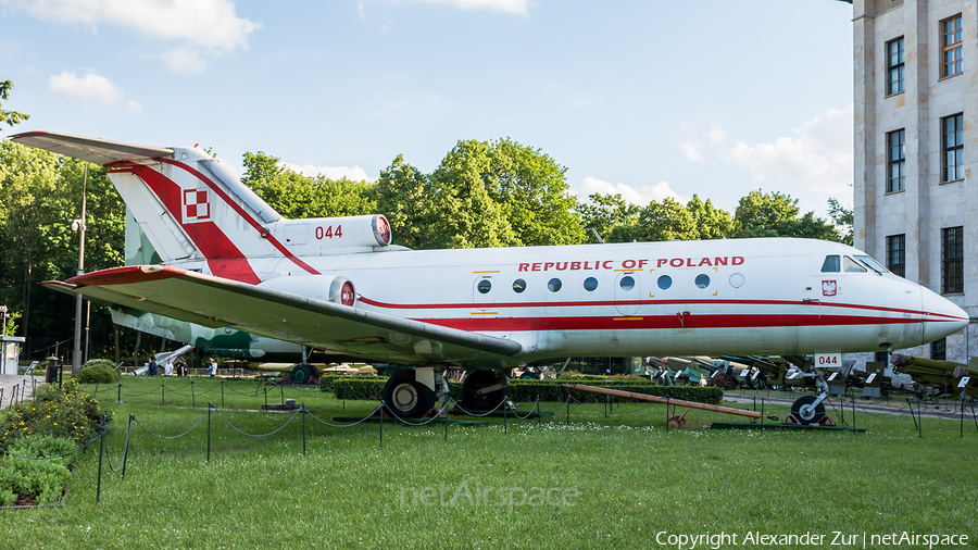 Polish Air Force (Siły Powietrzne) Yakovlev Yak-40 (044) | Photo 326927