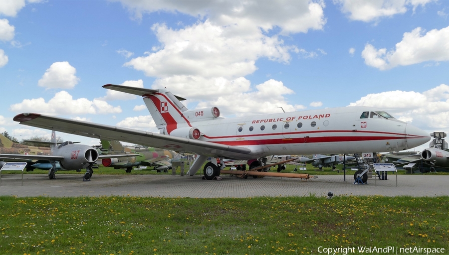 Polish Air Force (Siły Powietrzne) Yakovlev Yak-40 (045) | Photo 446254