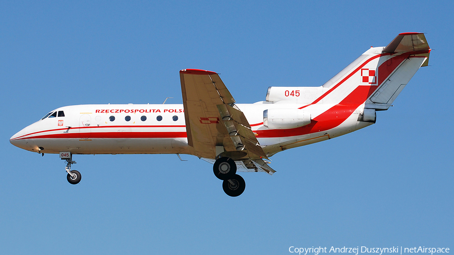 Polish Air Force (Siły Powietrzne) Yakovlev Yak-40 (045) | Photo 23515