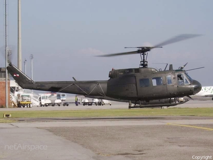 Uruguayan Air Force (Fuerza Aérea Uruguaya) Bell UH-1H Iroquois (052) | Photo 493686