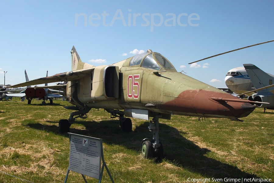Russian Federation Air Force Mikoyan-Gurevich MiG-23BN Flogger-H (05 RED) | Photo 247643