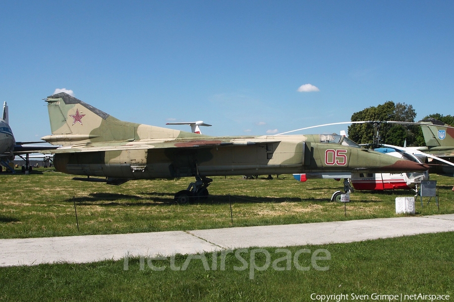 Russian Federation Air Force Mikoyan-Gurevich MiG-23BN Flogger-H (05 RED) | Photo 248194
