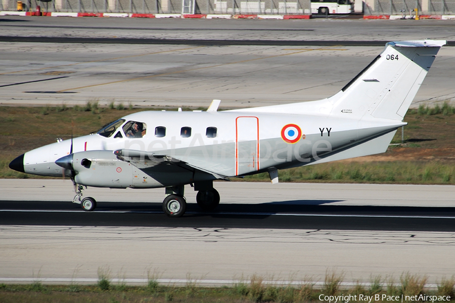 French Air Force (Armée de l’Air) Embraer EMB-121AA Xingu (064) | Photo 267505