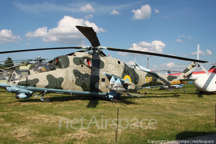 Ukrainian Air Force Mil Mi-24V Hind-E (07 YELLOW) | Photo 247536