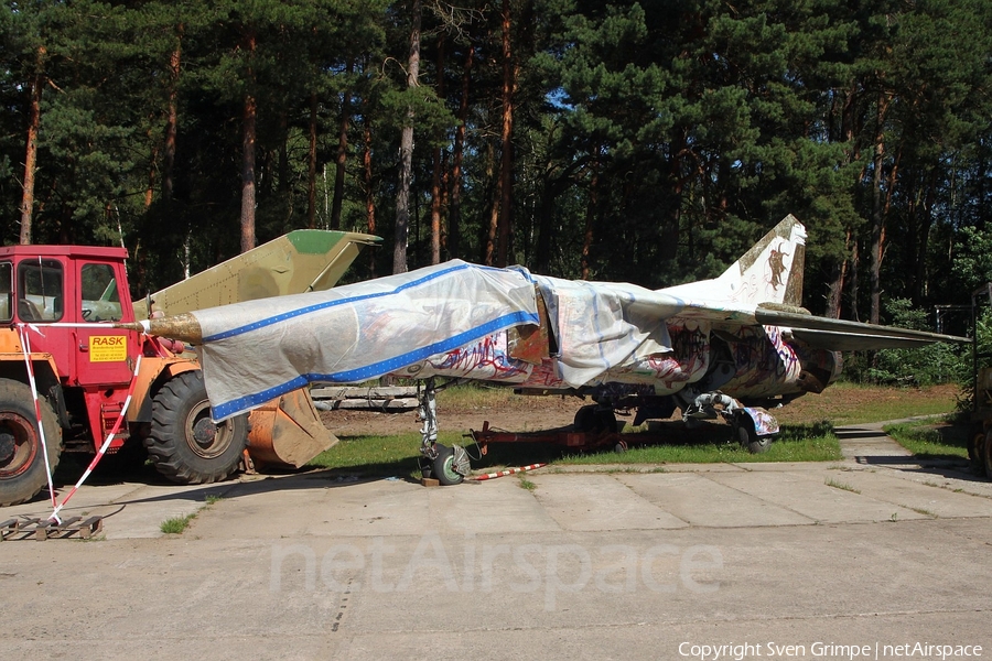 East German Air Force Mikoyan-Gurevich MiG-23S Flogger-A (08) | Photo 52486