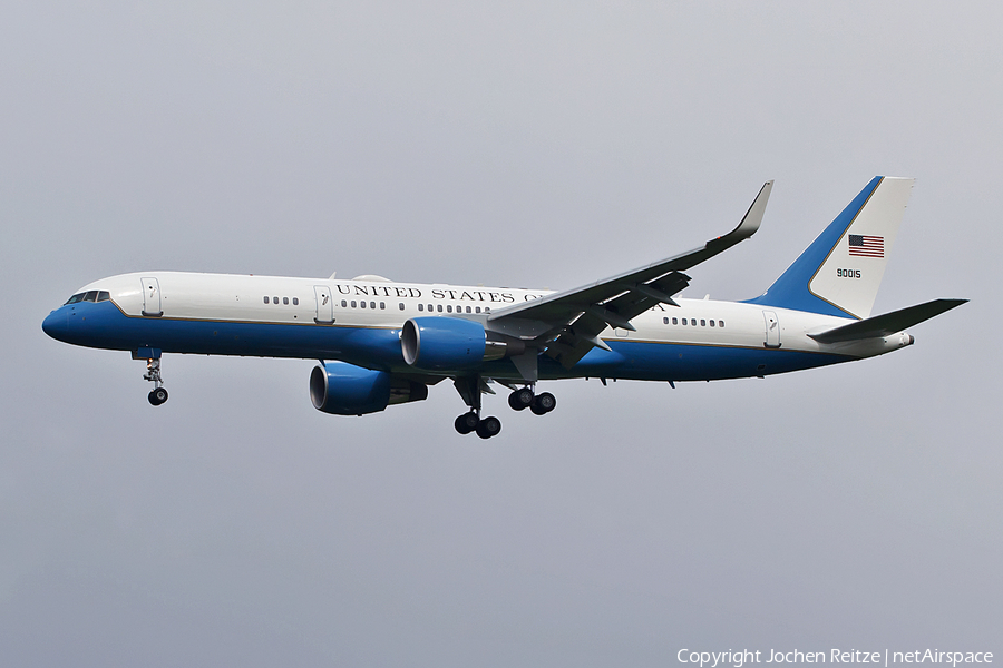 United States Air Force Boeing C-32A (09-0015) | Photo 106257