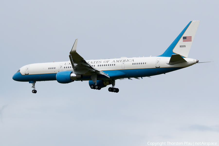 United States Air Force Boeing C-32A (09-0015) | Photo 106319