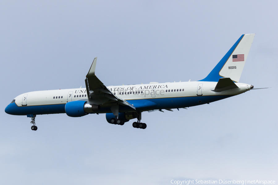 United States Air Force Boeing C-32A (09-0015) | Photo 130629