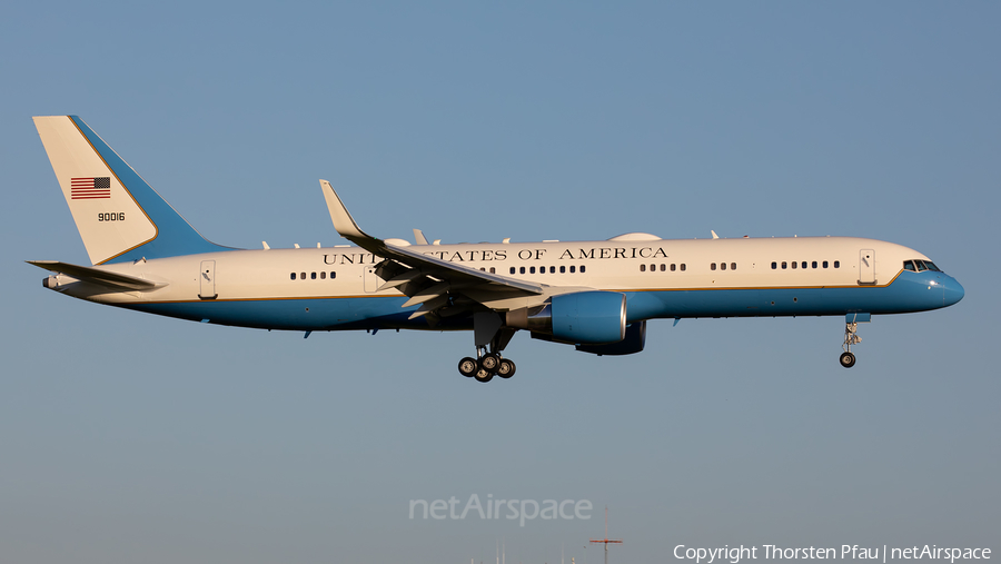 United States Air Force Boeing C-32A (09-0016) | Photo 452774