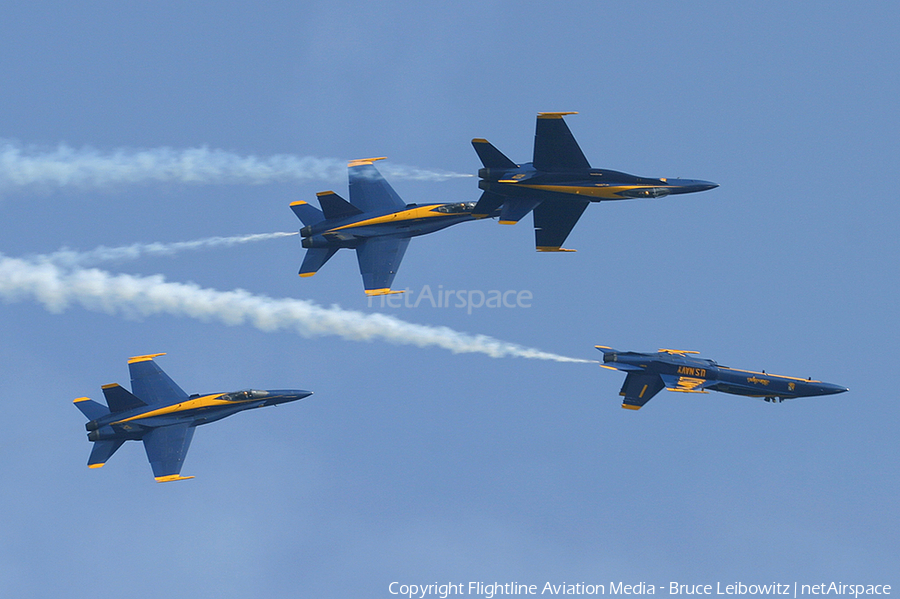 United States Navy McDonnell Douglas F/A-18A Hornet (1*****) | Photo 152303