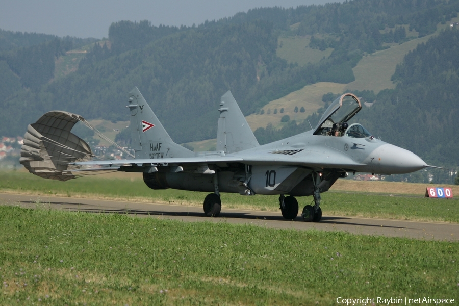 Hungarian Air Force Mikoyan-Gurevich MiG-29B Fulcrum (10) | Photo 551678