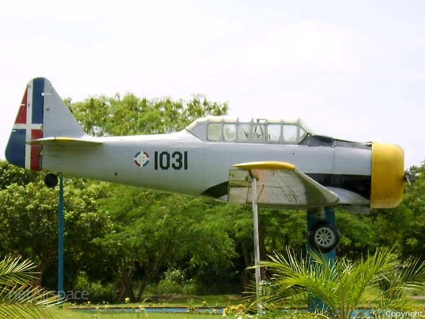 Dominican Republic Air Force (Fuerza Aerea Dominicana) North American AT-6D Texan (1031) | Photo 116615