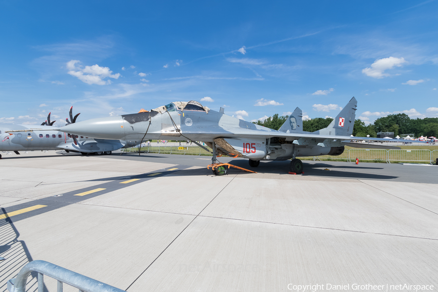 Polish Air Force (Siły Powietrzne) Mikoyan-Gurevich MiG-29A Fulcrum (105) | Photo 111207