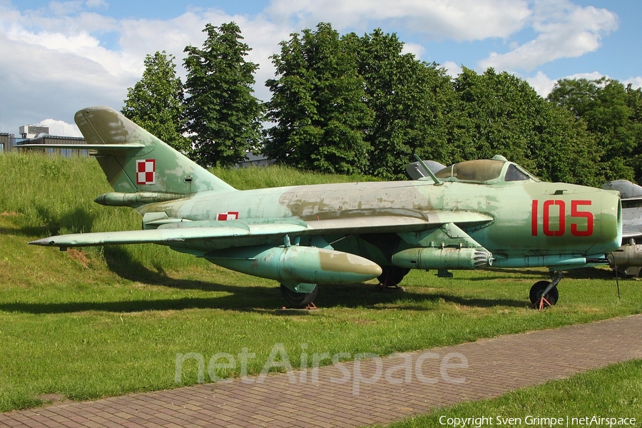 Polish Air Force (Siły Powietrzne) PZL-Mielec Lim-6bis (MiG-17) (105) | Photo 329826