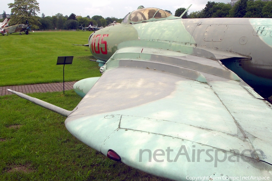 Polish Air Force (Siły Powietrzne) PZL-Mielec Lim-6bis (MiG-17) (105) | Photo 335493