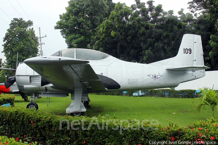 Philippine Air Force North American T-28C Trojan (109-140533) | Photo 23788