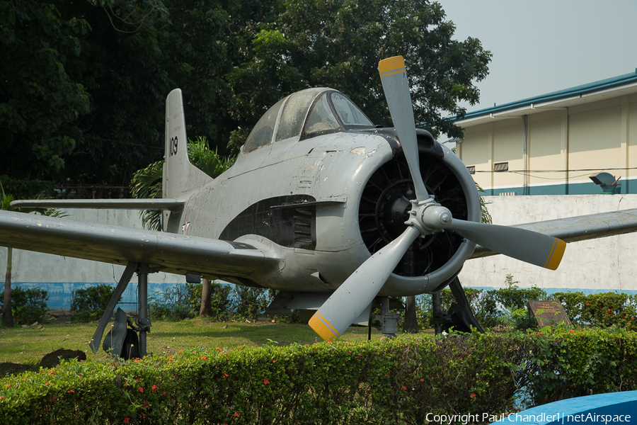 Philippine Air Force North American T-28C Trojan (109-140533) | Photo 89338