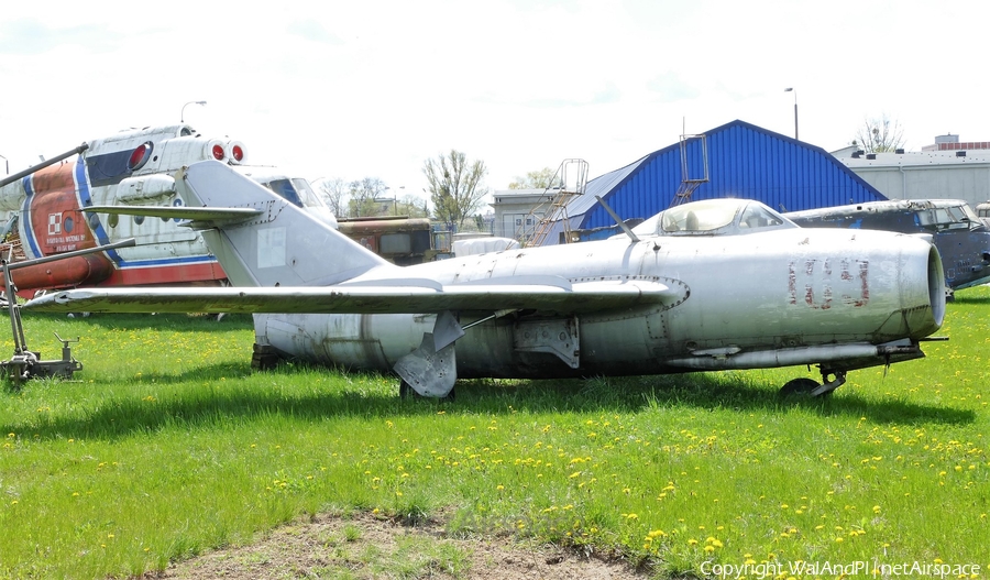 Polish Air Force (Siły Powietrzne) PZL-Mielec Lim-2 (MiG-15bis) (109) | Photo 446270